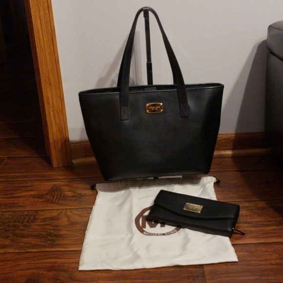 Euc authentic Michael Kors purse only - Picture 1 of 8